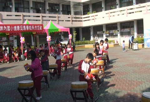 100_1204運動會表演_低年級太鼓 pic