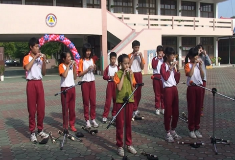 100_1204運動會表演_陶笛表演 pic