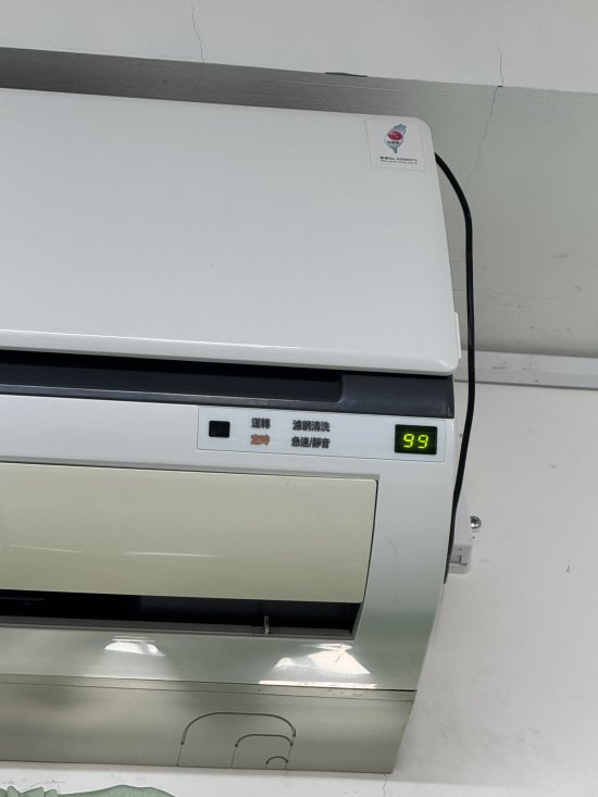電腦教室一冷氣故障