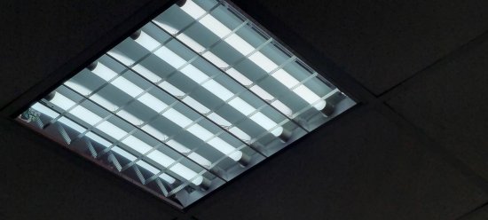 901班天花板的電燈壞掉
