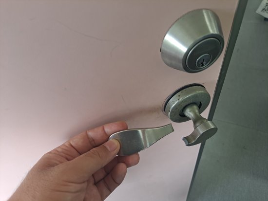 802前門外手把斷裂