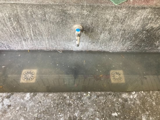 704陽台洗水台積水堵塞