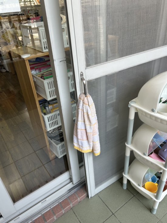 幼兒園綿羊班紗窗脫落