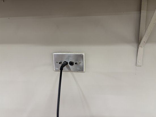 E2多功能教室前極板故障