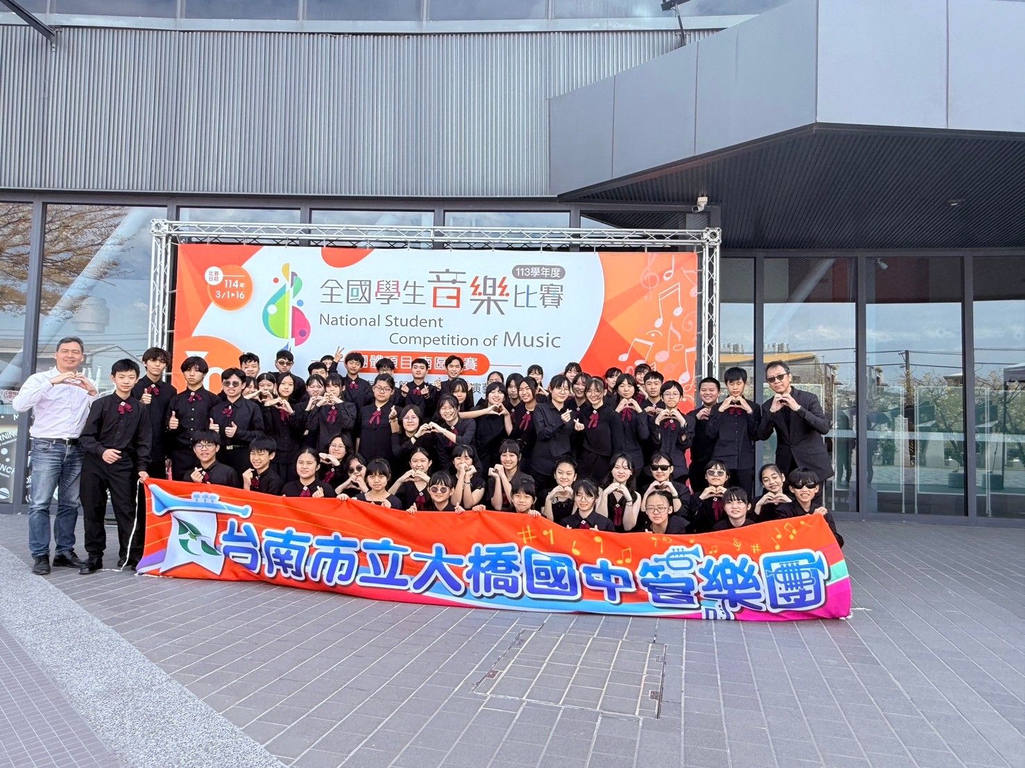 113學年度全國學生音樂比賽與校長合照0305.jpg