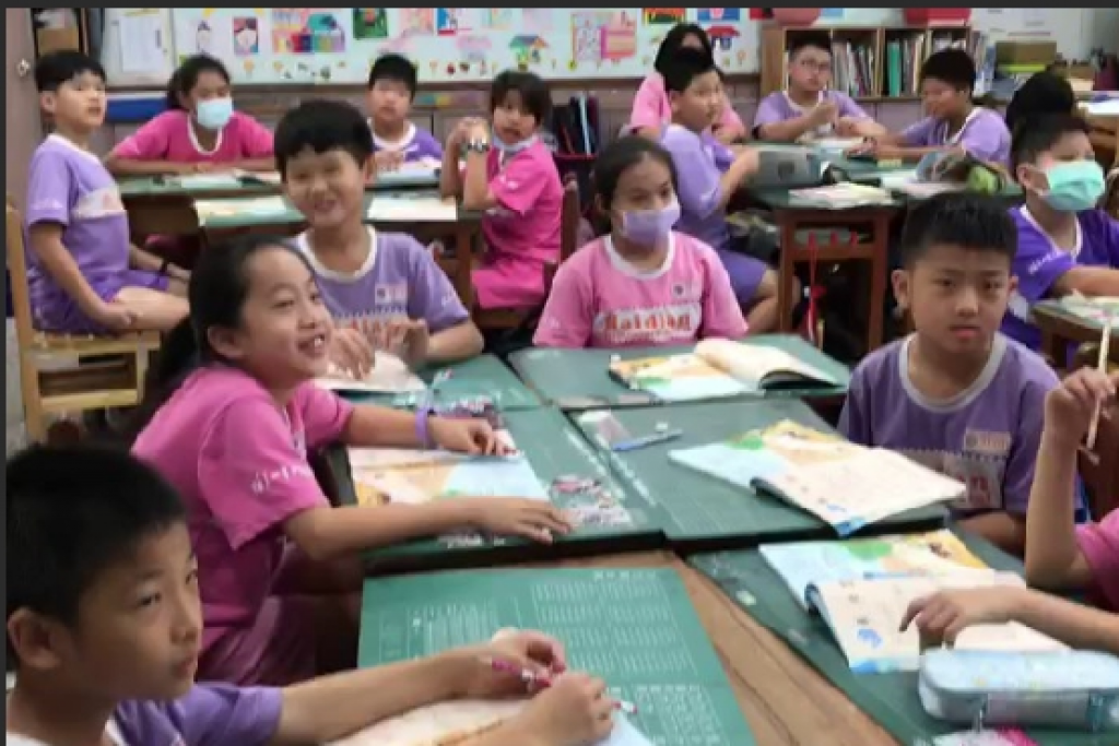 109學年四年級學生唸讀台語課文<舊街> pic