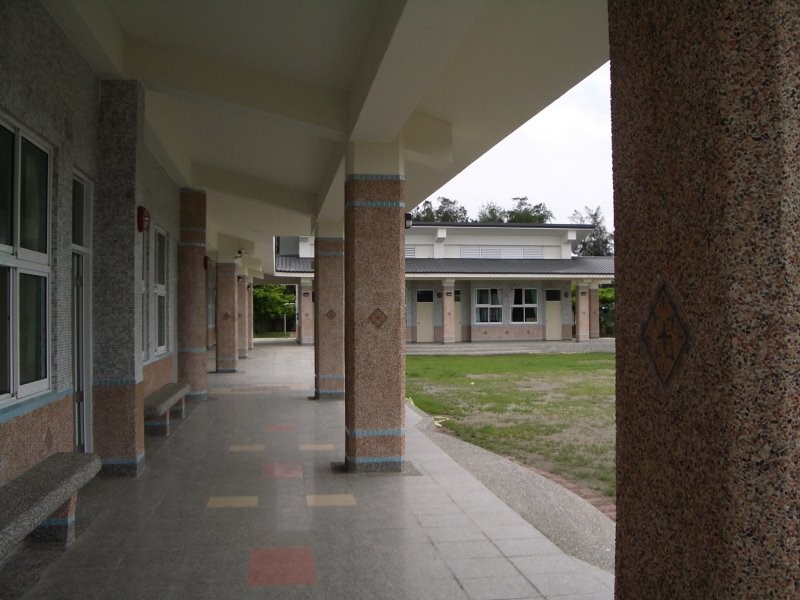 https://schoolweb.tn.edu.tw/~hges_www2/uploads/tadgallery/2017_11_27/192_68.jpg 校舍風華