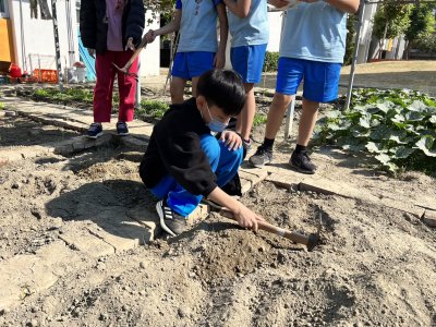 學生整地1.jpg