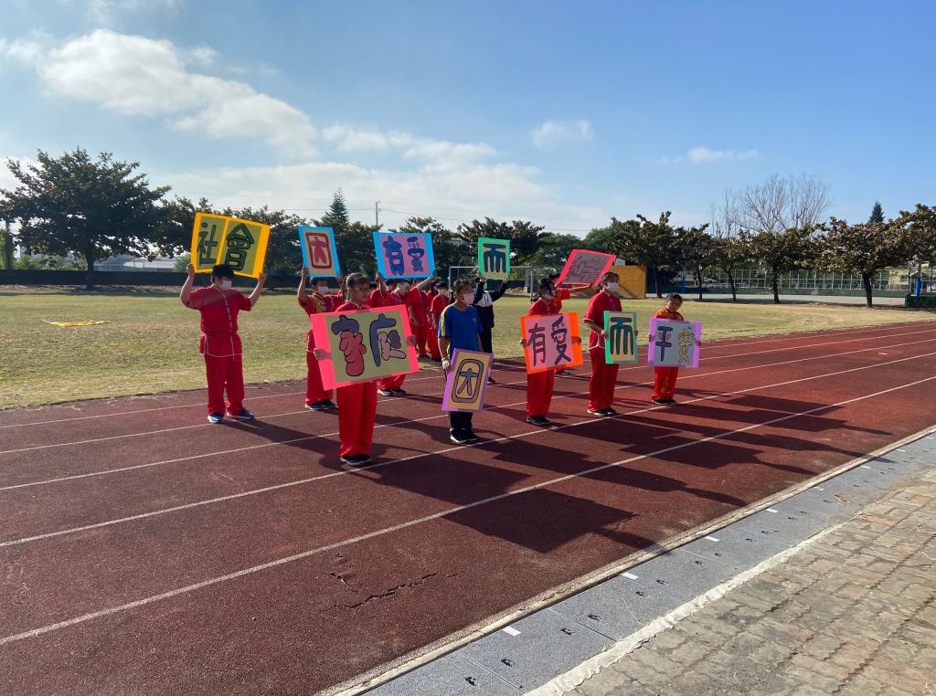 https://schoolweb.tn.edu.tw/~jljhs_web/uploads/tadgallery/2023_01_04/421_LINE_ALBUM_43週年校慶1111203_221206_14.jpg 