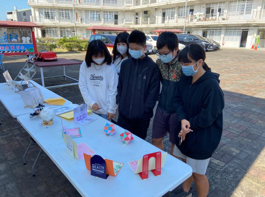 https://schoolweb.tn.edu.tw/~jljhs_web/uploads/tadgallery/2023_01_04/432_LINE_ALBUM_43週年校慶1111203_221206_25.jpg 