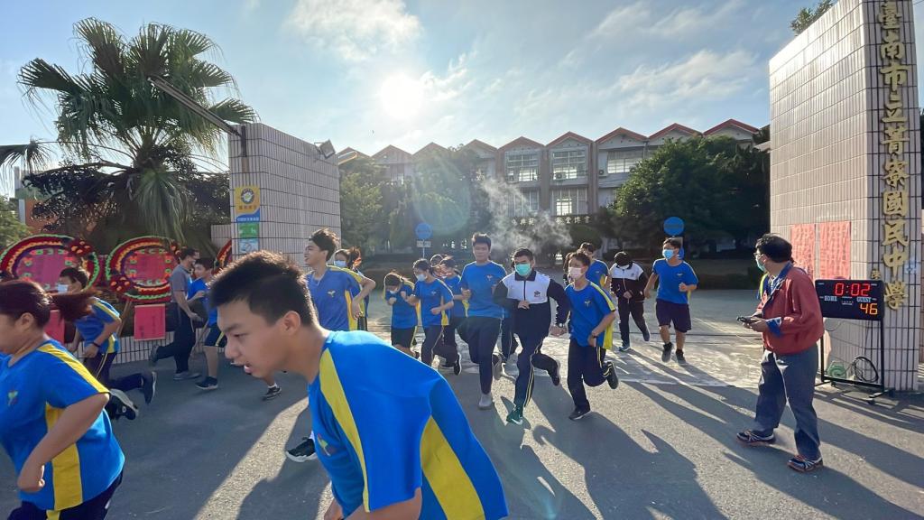 https://schoolweb.tn.edu.tw/~jljhs_web/uploads/tadgallery/2023_01_04/501_LINE_ALBUM_菁中運動會_221206_57.jpg 