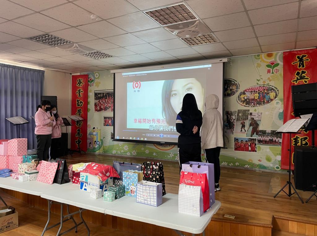 https://schoolweb.tn.edu.tw/~jljhs_web/uploads/tadgallery/2023_01_04/547_LINE_ALBUM_111-1期末成果發表暨歲末聯歡會_221223_10_0.jpg 