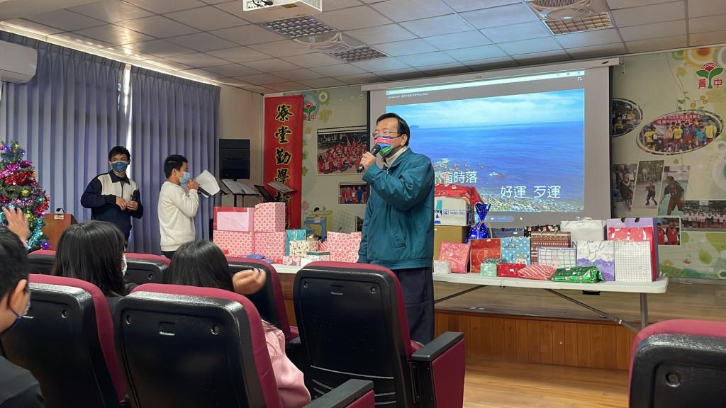 https://schoolweb.tn.edu.tw/~jljhs_web/uploads/tadgallery/2023_01_04/582_LINE_ALBUM_111-1期末成果發表暨歲末聯歡會_221223_28.jpg 
