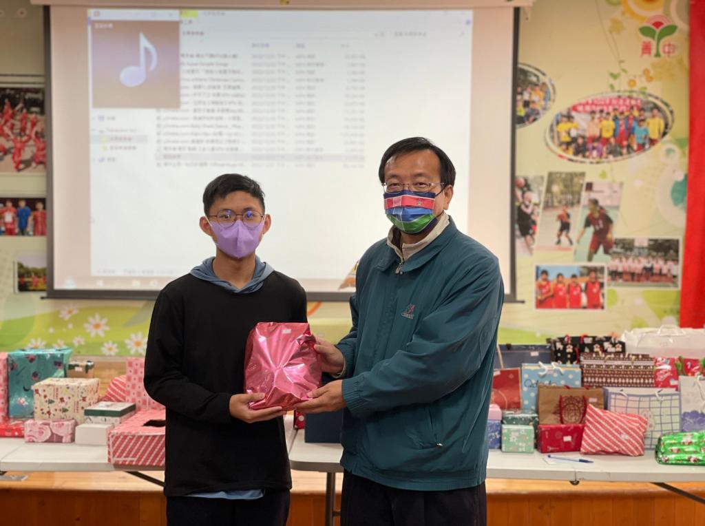 https://schoolweb.tn.edu.tw/~jljhs_web/uploads/tadgallery/2023_01_04/613_LINE_ALBUM_111-1期末成果發表暨歲末聯歡會_221223_43_0.jpg 