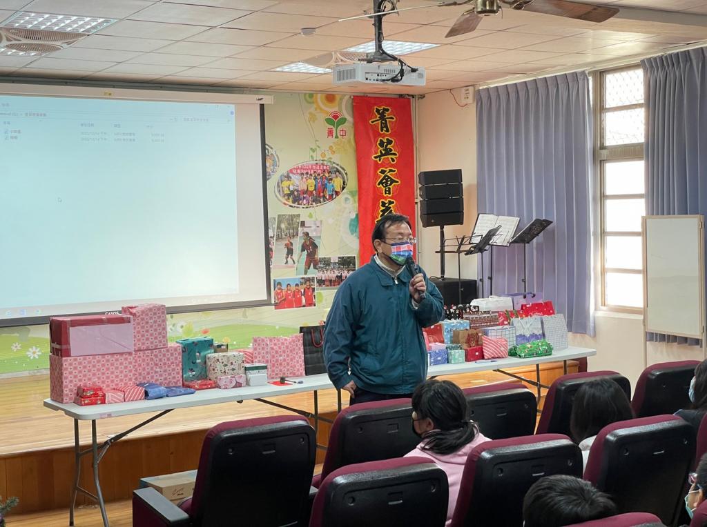 https://schoolweb.tn.edu.tw/~jljhs_web/uploads/tadgallery/2023_01_04/633_LINE_ALBUM_111-1期末成果發表暨歲末聯歡會_221223_53_0.jpg 