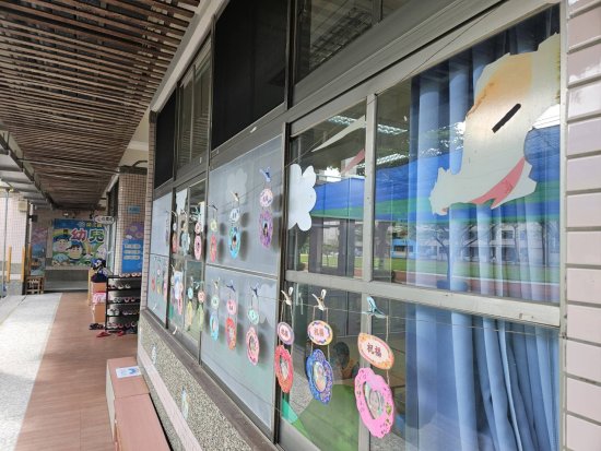 幼兒園各班班級教室外鐵絲