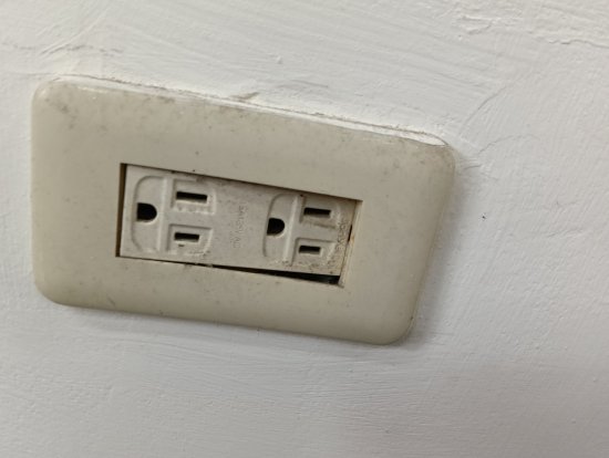 插座凹陷