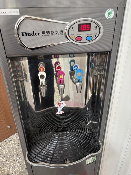 幼兒園餐廳飲水機故障
