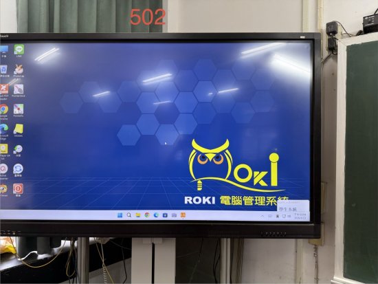 6/10學生至圖書館口頭接到報修，同步跟廠商報修，安排下星期進行檢修
6/12導師線上報修
6/15原廠來校檢修，初步排除是主機板問題，懷疑是系統問題，故通知經銷商(廠商)來處理系統安裝，約定6/16來處理。
6/16下午經銷商(廠商)安裝系統發現，系統無法正確被安裝，猜測是硬碟有問題，故搬電腦回去進一步檢修。
6/22電腦已更換硬碟，也重安裝系統，經廠商反覆測試，目前OK。
6/23廠商已將維修後的電腦安裝回班上，經老師確認都OK。