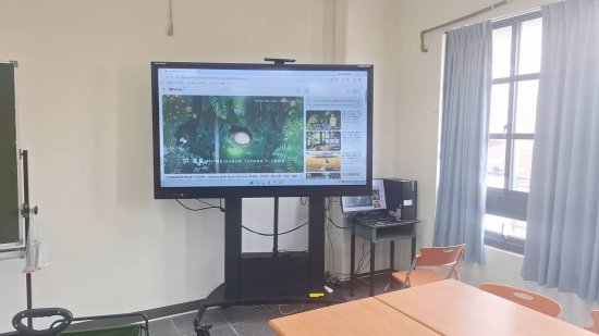 目前等總務處場地OK
8/26下午一點多收到總務處通知場地OK
8/26下午四點半先把大電視進場。預計8/27安裝電腦、網路。
8/27上午完成電腦、螢幕、大電視安裝。