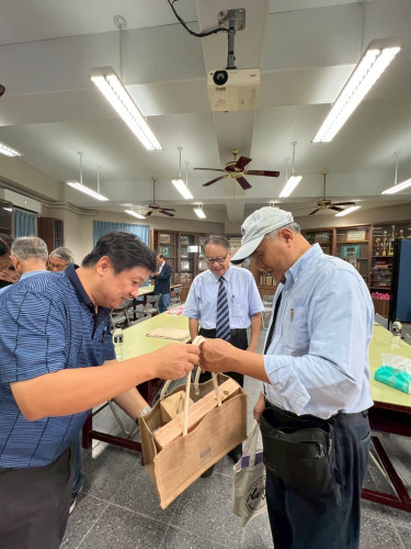 LINE_ALBUM_2025.09.18南寧初中第一二三屆校友回母校敘舊_250919_155.jpg