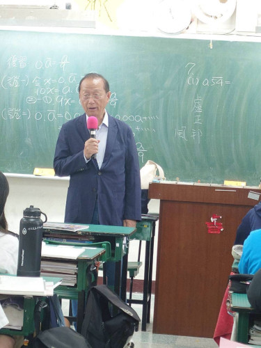 LINE_ALBUM_2025.09.18南寧初中第一二三屆校友回母校敘舊_250919_171.jpg