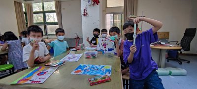 學生利用澳洲原住民圖騰創作.jpg