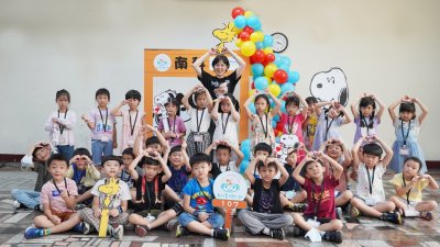 LINE_ALBUM_20240820-新生始業班級合照_240823_6.jpg