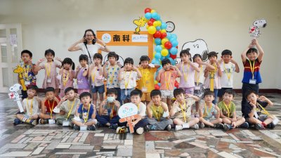LINE_ALBUM_20240820-新生始業班級合照_240823_18.jpg
