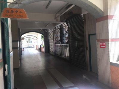 量測體溫1：健康中心前.JPG