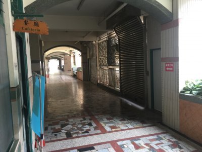量測體溫2：素食餐廳前.JPG