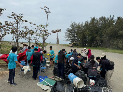 LINE_ALBUM_小美軍沙灘淨灘1213_241215_47.jpg