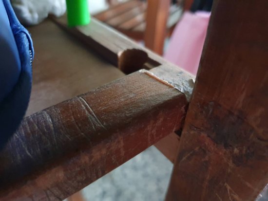 桌子抽屜卡榫鬆脫