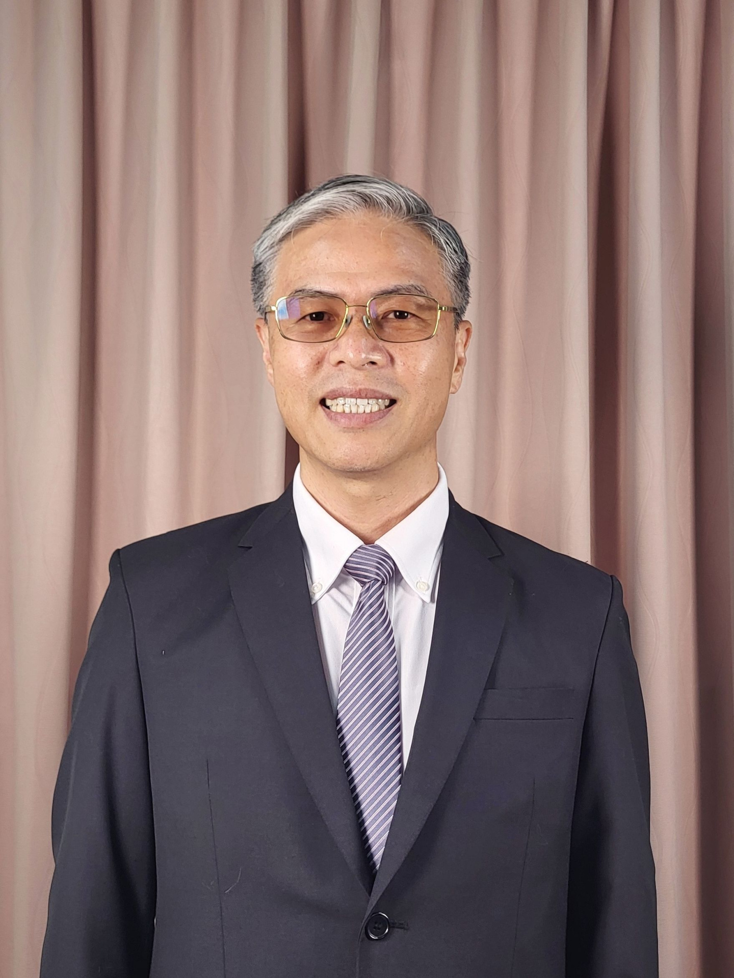 陳威介