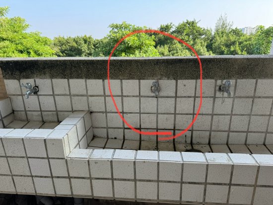 國中社會科教室水龍頭漏水