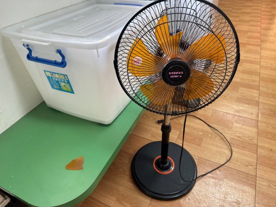 閱讀教室電風扇扇葉破裂掉落