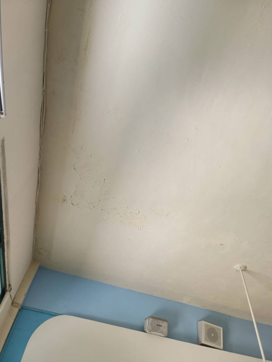 智慧教室壁癌嚴重