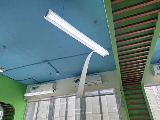 圖書館吊扇電燈故障及燈罩脫落