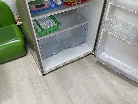 幼一班的冰箱在漏水