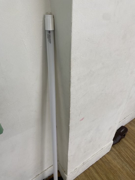 三樓智慧教室5支燈管需更換