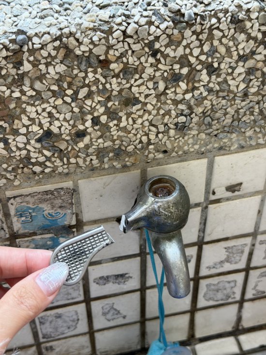 水龍頭把手斷掉