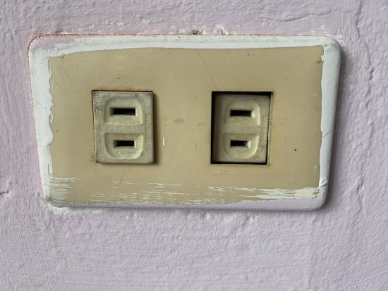 插座凹陷