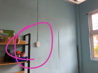 303教室後方插座沒有供電