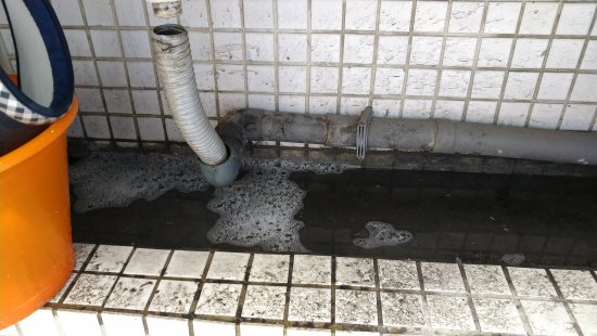 601教室外洗手檯漏水