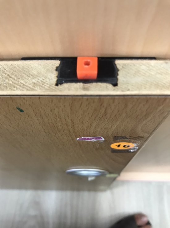 幼兒工作櫃零件脫落