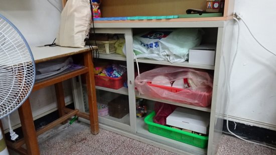 拆除矮型教具櫃玻璃門