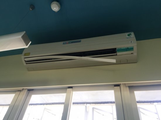 冷氣機葉片掉落&電風扇不會轉(圖書館)