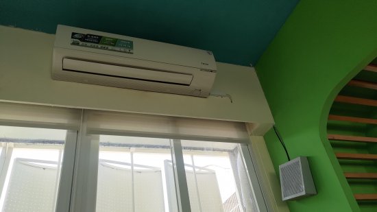 圖書館冷氣嚴重漏水