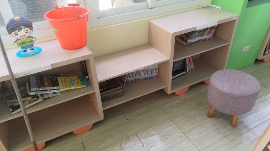 圖書館冷氣嚴重漏水