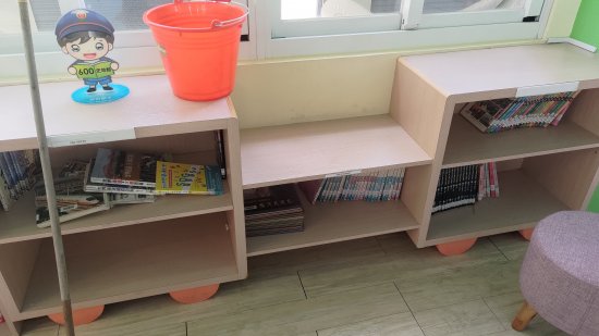 圖書館冷氣嚴重漏水